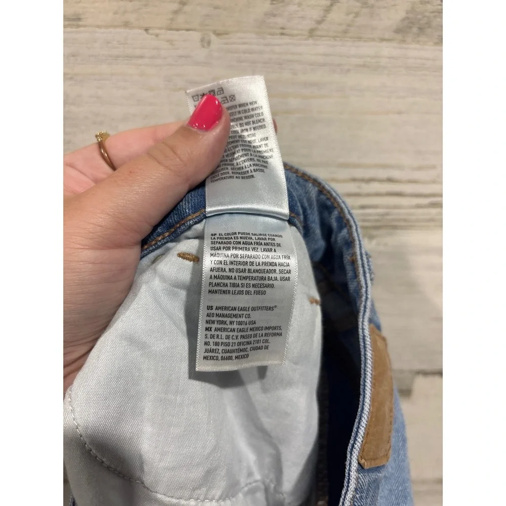 American Eagle Mom Jeans Women‎ Size 4 Long Blue Distressed High Rise Denim